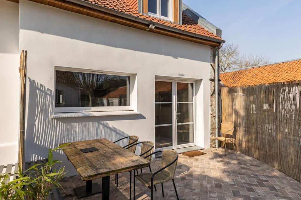 Maison Avec Terrasse - 2 Confortables Pour 4 A 6 Personnes Holiday home Verton